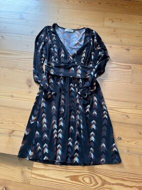 Veronicam  Large  Chevron-Print Long Sleeve Wrap Dress with Copper Accents